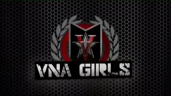 Cougar Vicky Vette Vibes Her Pussy With A Hitachi In The Jacuzzi!